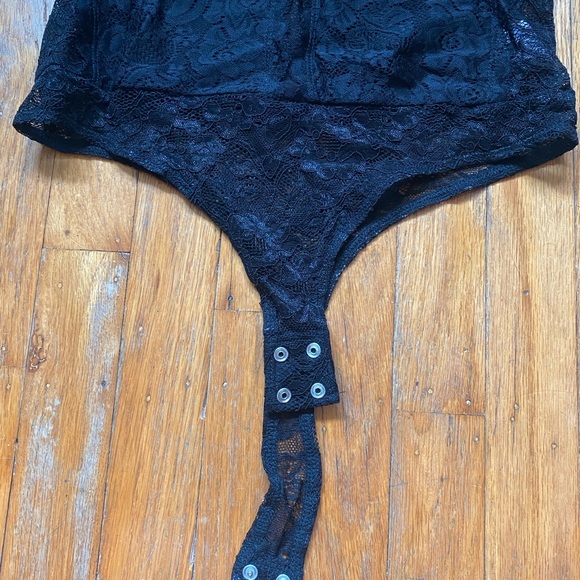 2 for $20 🌸 Dynamite Lace Bodysuit - Picture 2 of 4